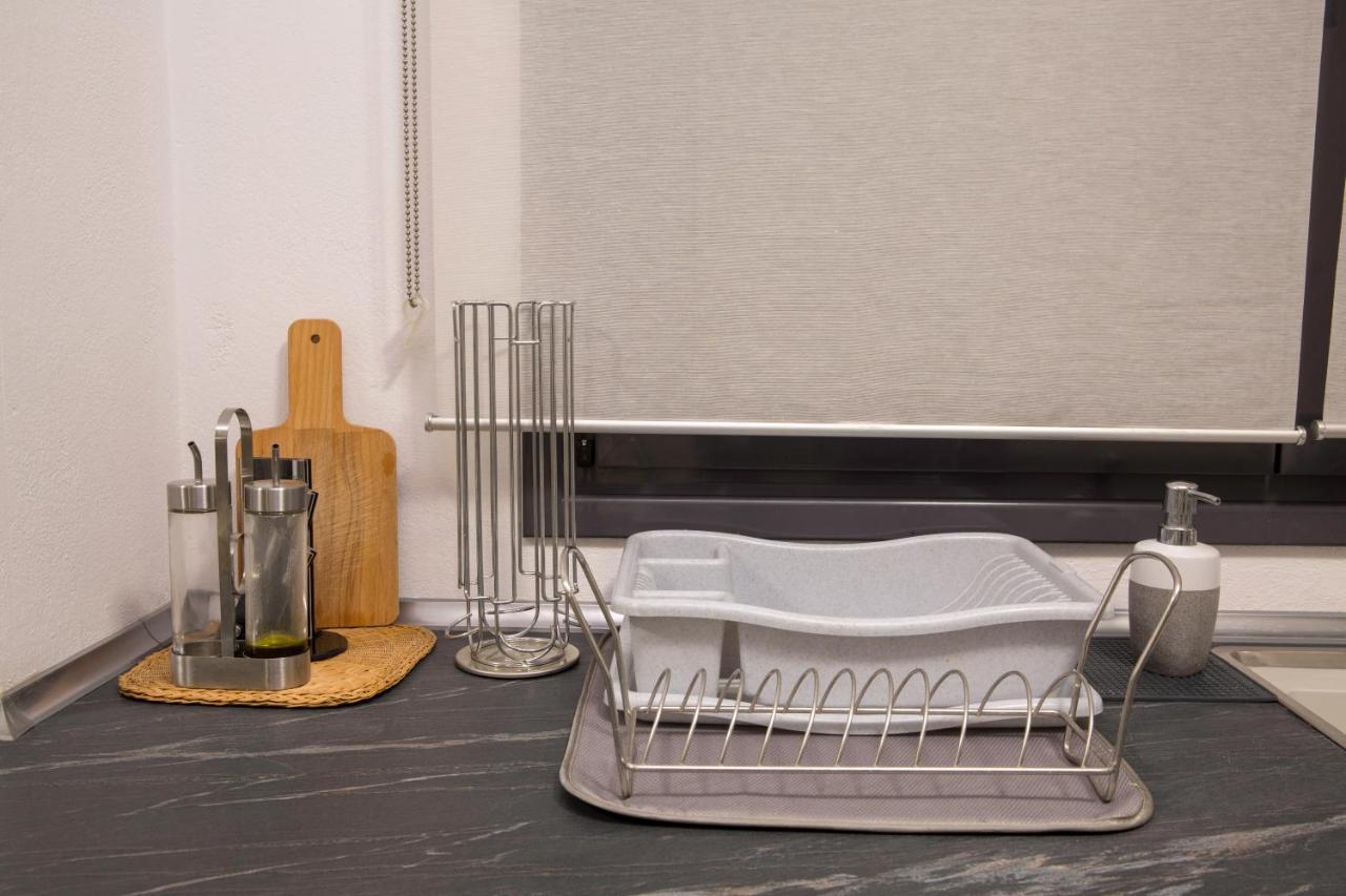 Spacious Modern Apartments With Great Rooftop View アテネ エクステリア 写真