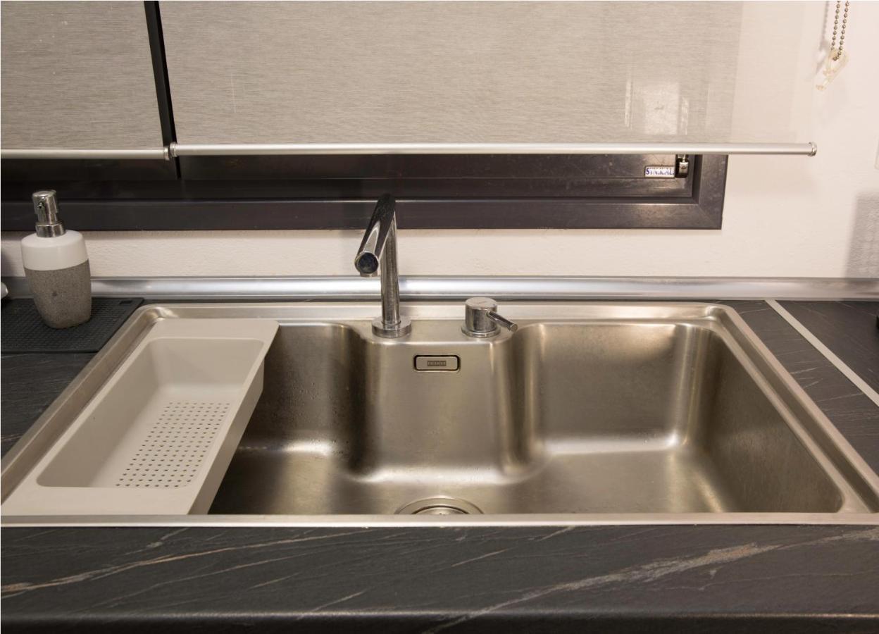 Spacious Modern Apartments With Great Rooftop View アテネ エクステリア 写真